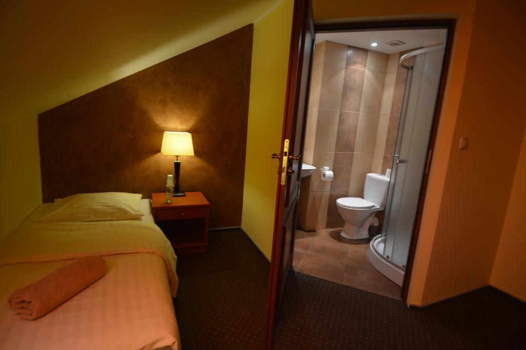 Hotel Stawisko Klaudyn Bagian luar foto