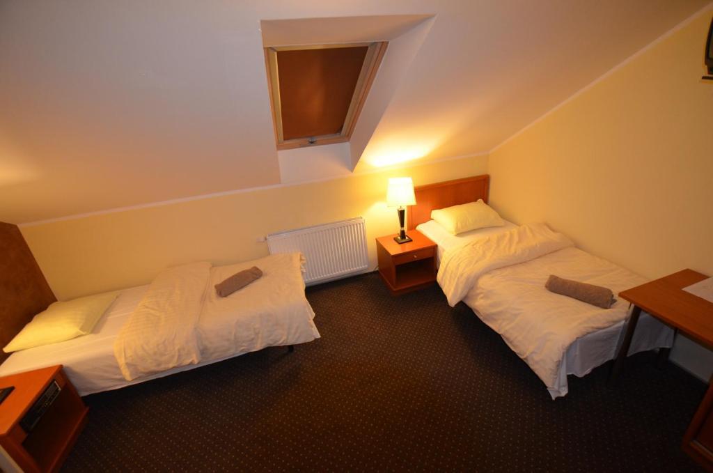 Hotel Stawisko Klaudyn Bagian luar foto